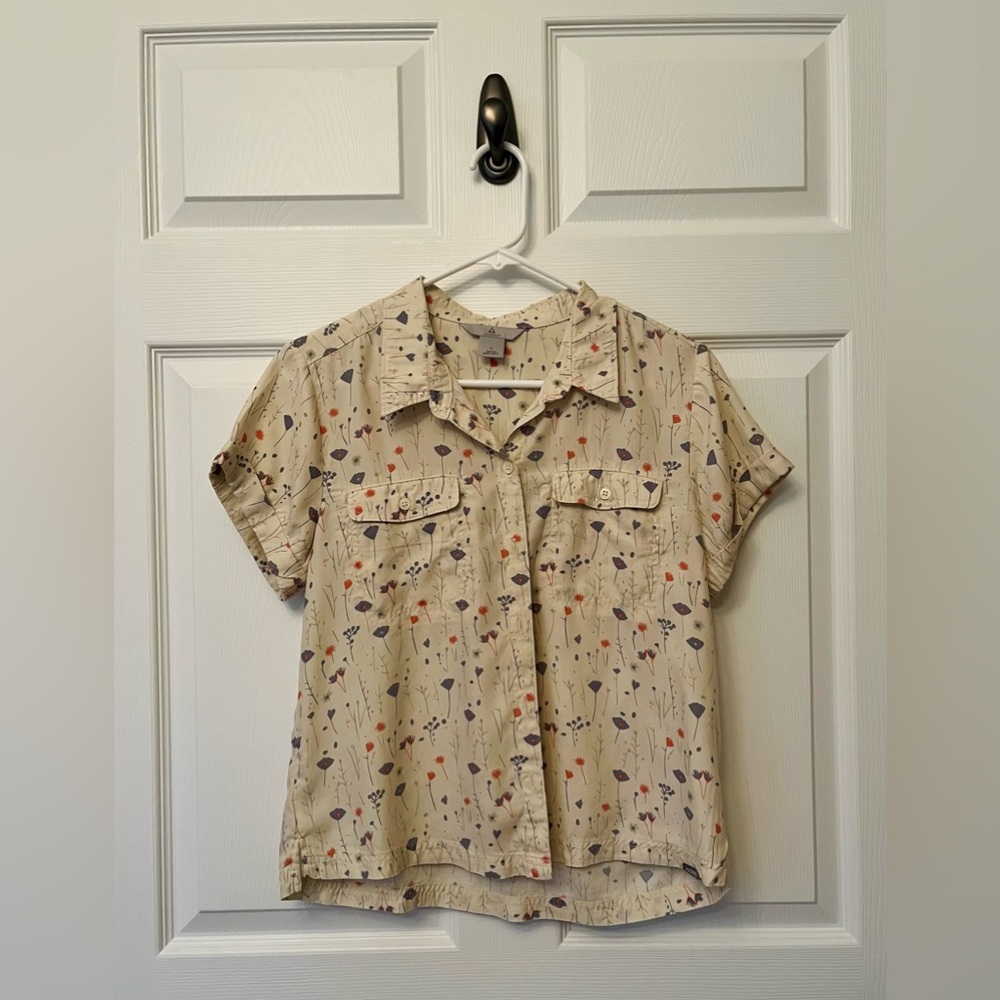 NWOT Womens Ascend Outdoors Top